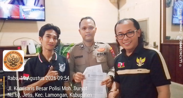 Foto : tim kpk indonesia lapor ke polres lamongan
