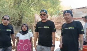 Foto : Dokumentasi Tim barra22.com Bantu Ibu Sulistia Ningsih Foto : Dokumentasi Tim barra22.com Bantu Ibu Sulistia Ningsih