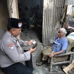Foto : Bhabinkamtibmas Sidomukti Langsung Turun Kampung Sapa Warga