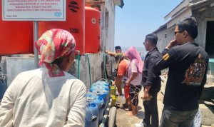 Foto : MADAS DPD Jawa Timur Salurkan Air Bersih Foto : MADAS DPD Jawa Timur Salurkan Air Bersih