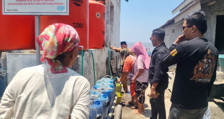 Foto : MADAS DPD Jawa Timur Salurkan Air Bersih