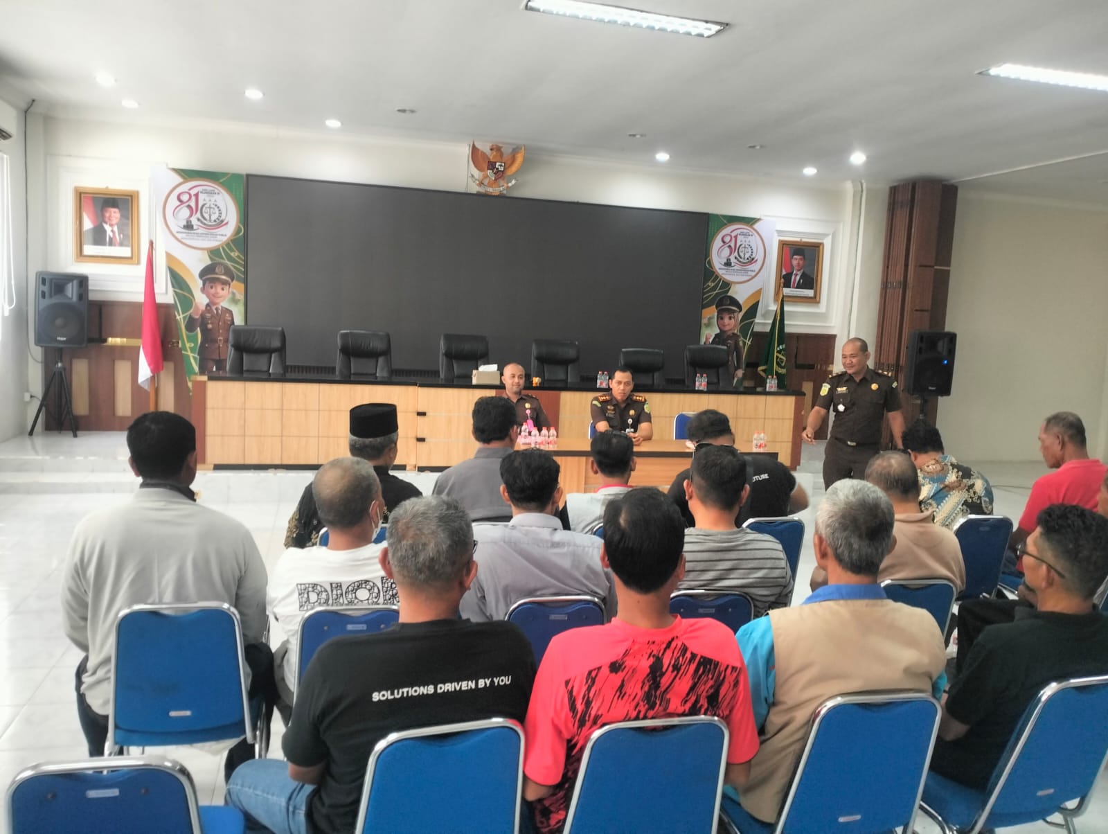 Audiensi Karang Taruna Brondong dan GMBB dengan Kejari Lamongan, Senin (12/10/2026), bahas dugaan pungli Kades Brengkok. (Dok. Karang Taruna)
